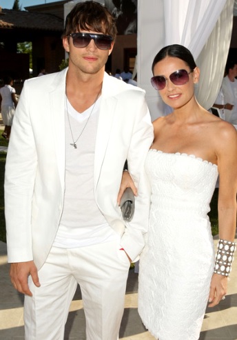 Demi Moore y Ashton Kutcher Foto de Demi Moore con vestido de blanco con Ashton Kutcher