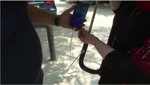 Payung Pintar Yang Lengkap Dengan Kipas, USB Charger Bahkan GPS Ini Cuma Dibandrol Rp.250.000 Payung Pintar Yang Lengkap Dengan Kipas, USB Charger Bahkan GPS Ini Cuma Dibandrol Rp.250.000