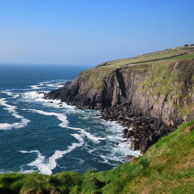 What to do in Dingle - admire craggy cliffs and sea