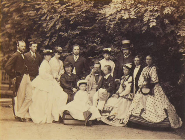 THE SAVVY SHOPPER: Queen Victoria's Family Pictures
