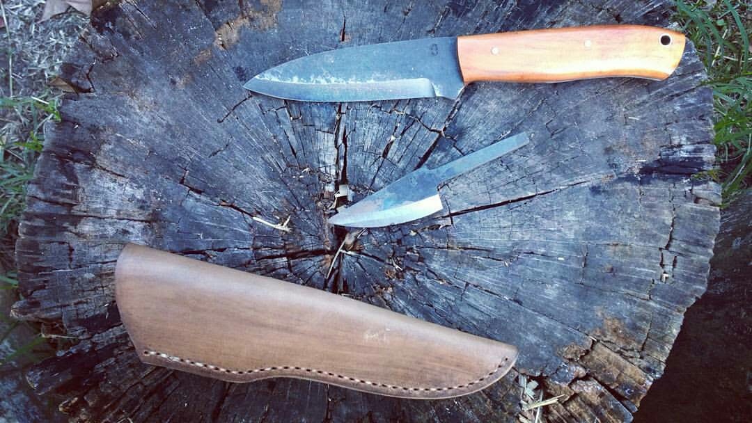 LAS ANDANZAS DE VIKINGO: Dos cuchillos Bushcraft. Uno artesanal y otro  industrial