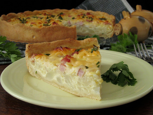 Киш с цветной капустой и беконом