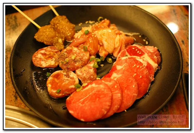 綜合肉盤 (香腸、沙嗲串、豬肉)