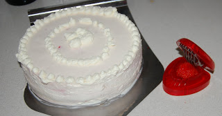 Tarta de fresones con nata y cava.