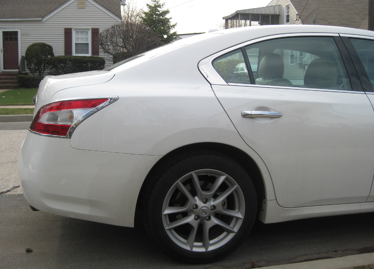 Luxury Trims: NISSAN MAXIMA