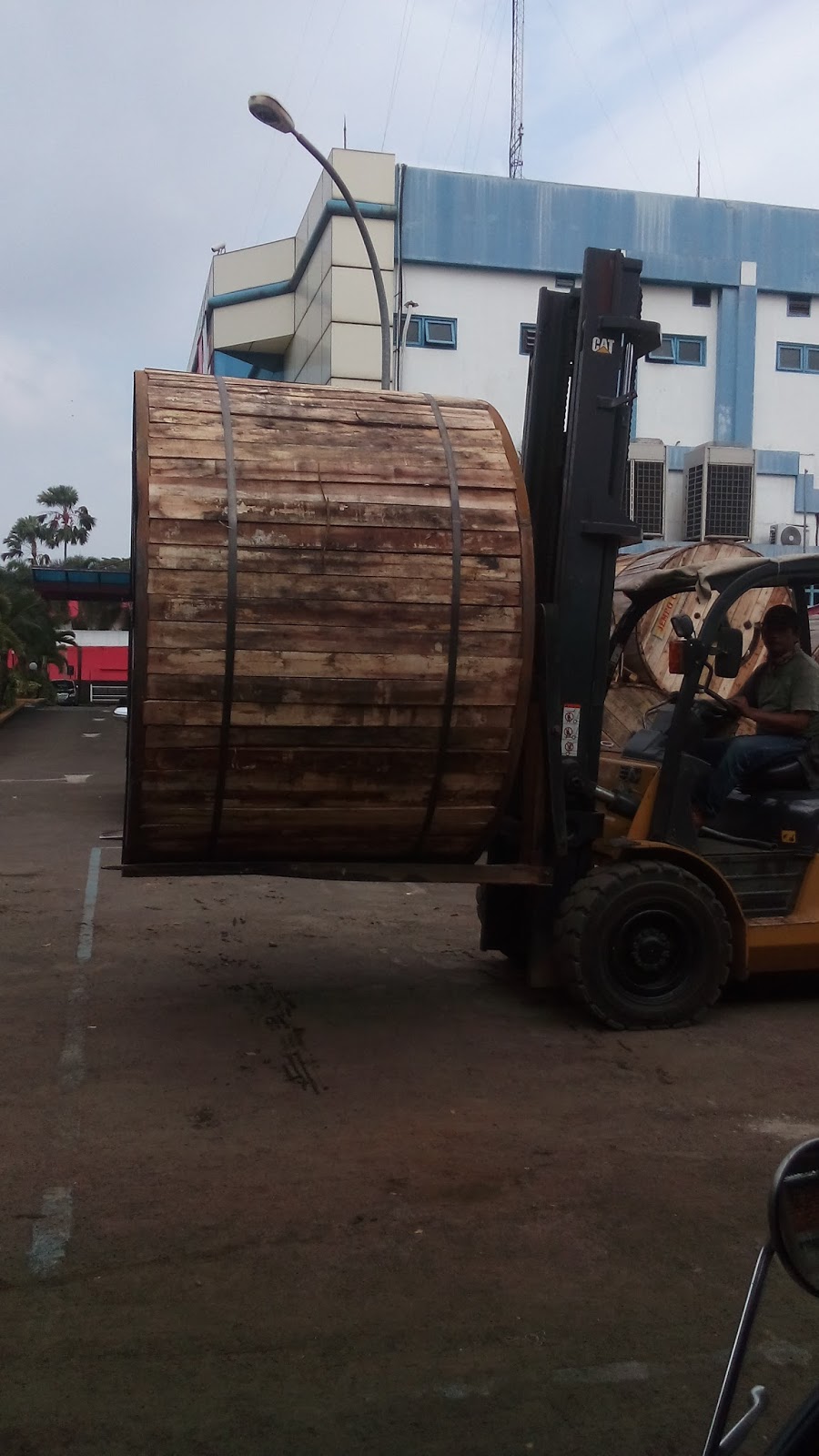 RENTAL FORKLIFT BSD 081289718175/087771388000 SEWA FORKLIFT CRANE