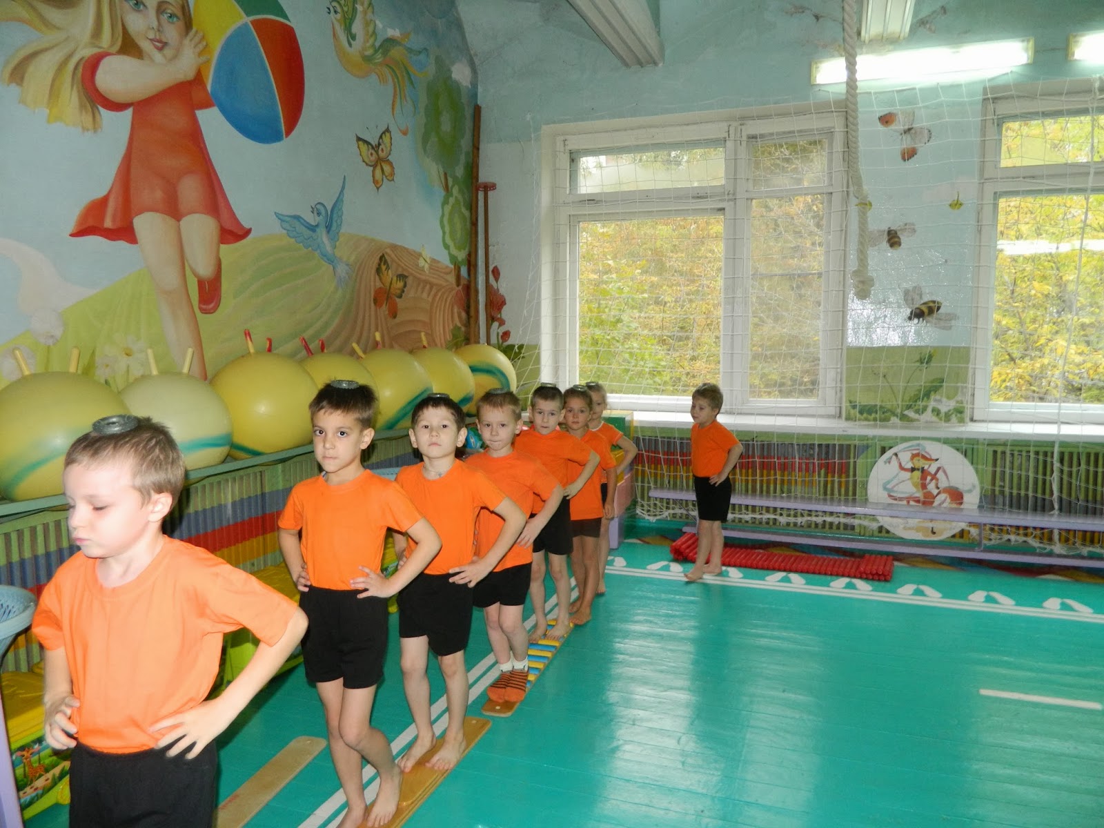 Музыка гимнастика подготовительная группа. Занятия физкультурой в детском саду. Физкультурные занятия в детском саду. Физкультура в подготовительной группе. Физкультура в детском садике.