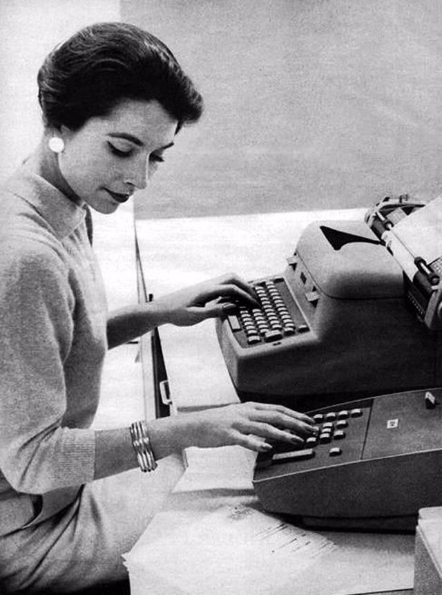 Before Computer Here Is What People Worked With Their Typewriters in