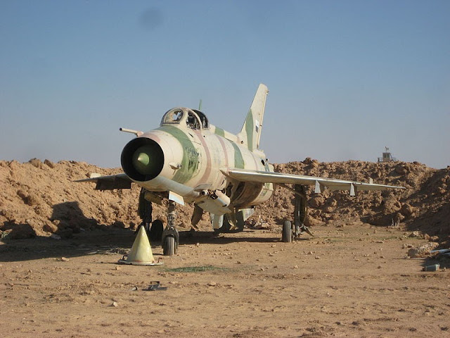 800px-Derelict_Iraqi_MiG-21.jpg