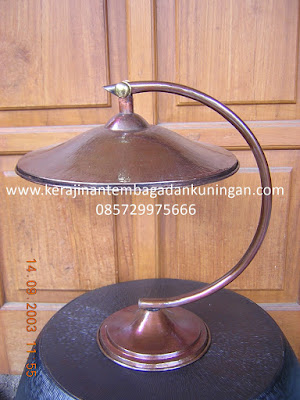 Lampu Meja Tembaga