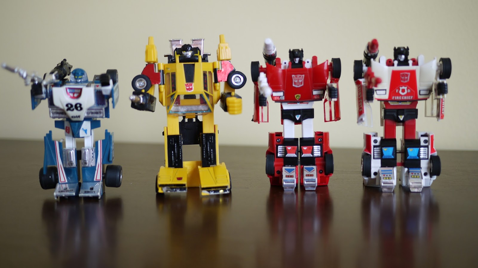 Vault 1541 [YouTube] Transformers G1 Mirage/Sunstreaker/Sideswipe/Red