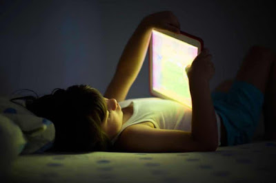Eίναι «ψηφιακή ηρωίνη»: πώς οι οθόνες μεταμορφώνουν τα παιδιά - εγγόνια μας σε ψυχωτικούς τοξικομανείς
