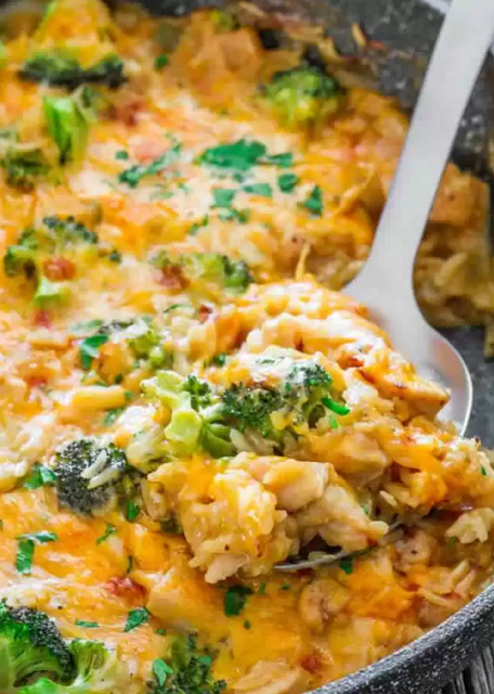 Cheesy Chicken Broccoli and Cauliflower Rice Casserole , Weight Watchers Recipes , 4 Smart Points