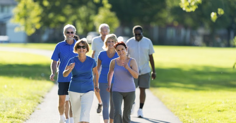 10 Beneficios de Caminar Para Los Mayores