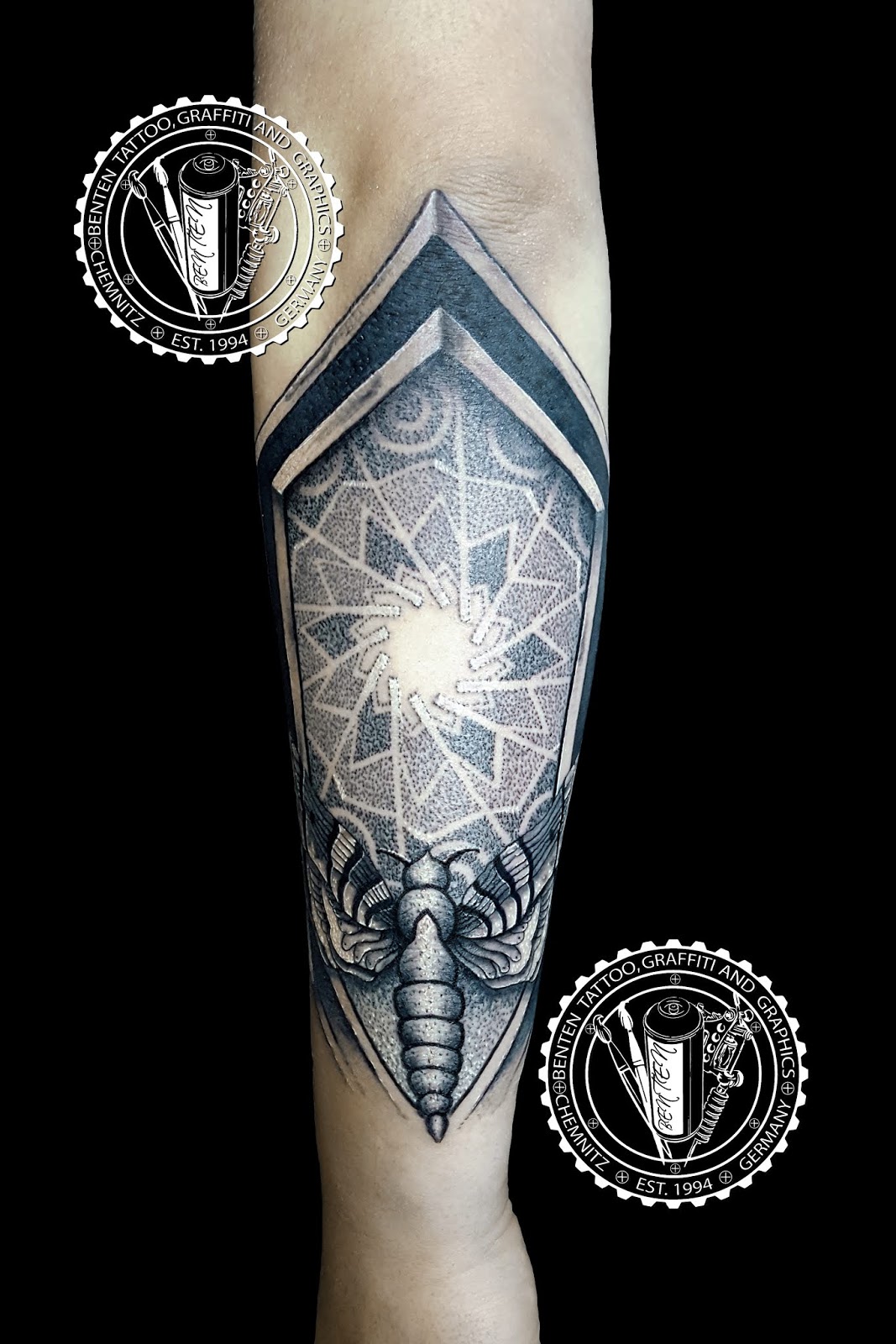 Weibliches Tattoo Crossdresser Transgender Intersexuelle