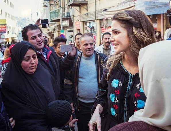 Queen Rania visited the oldest Arabic sweet shop in the heart of Al Salt and panoramic views and important mosques and churches in the old city