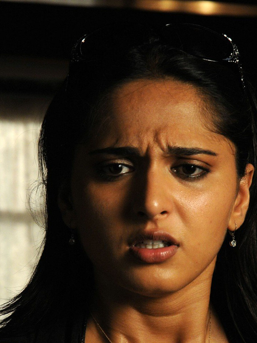 [Image: amushka-shetty-close-up-naughty-reaction...1%2529.jpg]