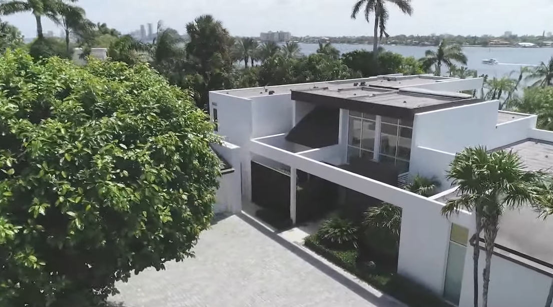 35 Interior Design Photos vs. 936 N Lake Way, Palm Beach, FL Luxury Home Tour