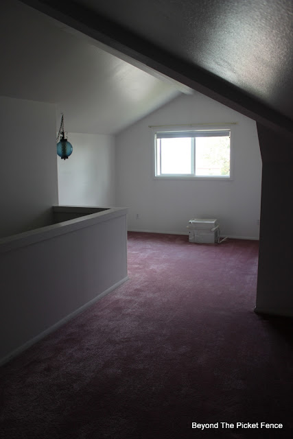 attic bedroom, teen room, redo, http://bec4-beyondthepicketfence.blogspot.com/2015/10/teen-attic-bedroom-easy-vanity.html