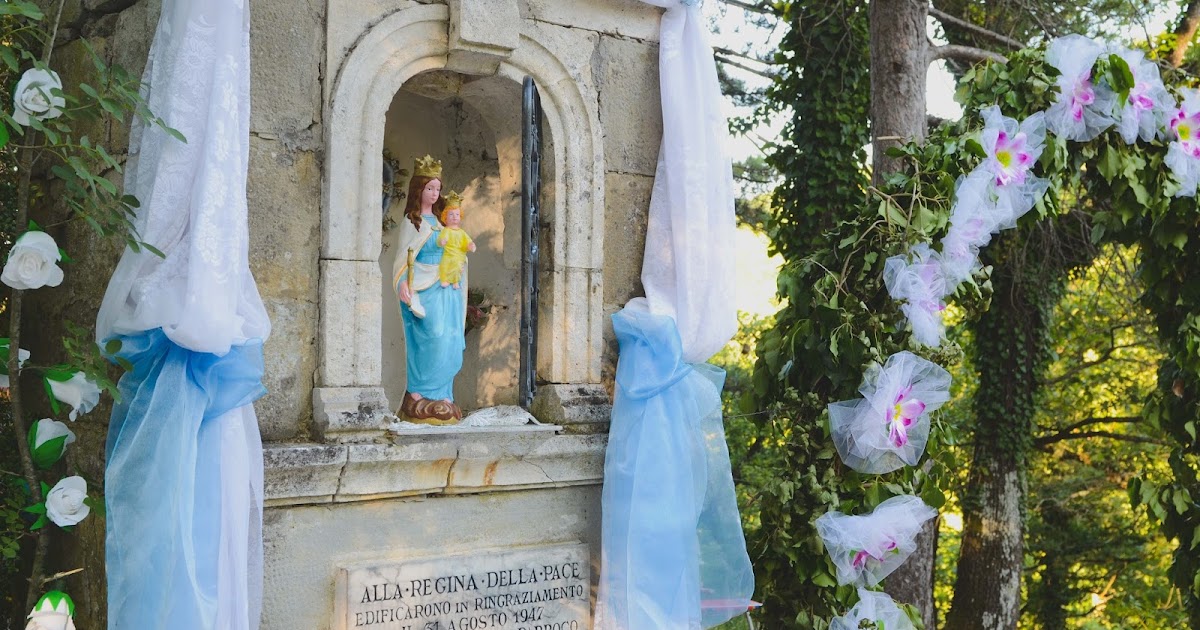 Set in the Forrest, A Fairytale-like Gathering for the Madonna of Peace | Local Italian Traditions