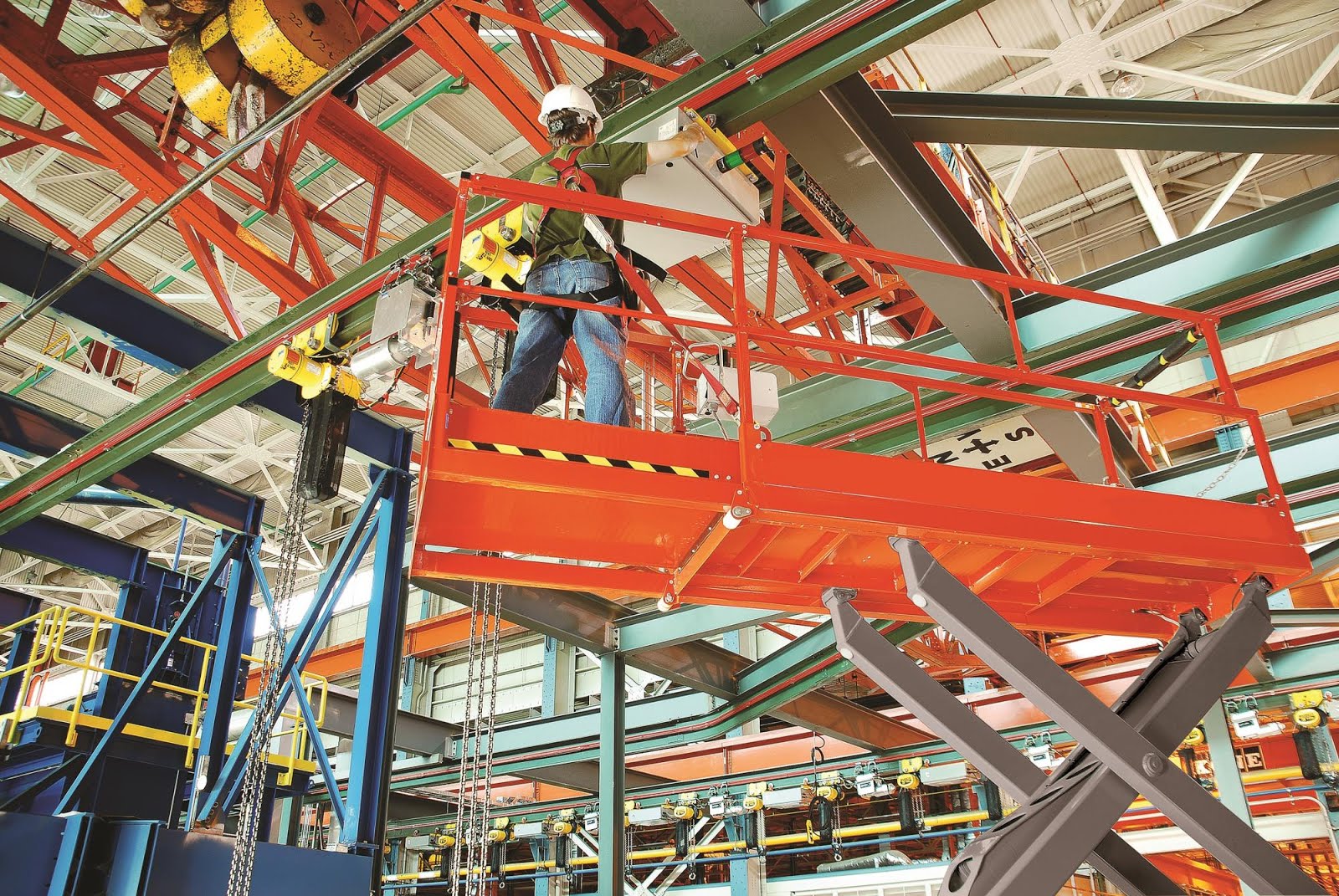 Can You Use a Ladder ON a Scissor Lift ? Scissor Lift VS Ladder Which