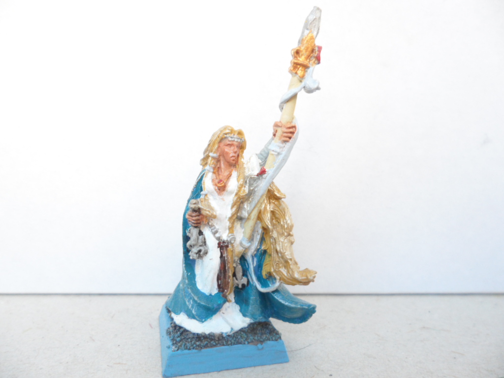 Finally finished my Bretonnian Damsel (Warhammer Fantasy). Still need to decide on a base though