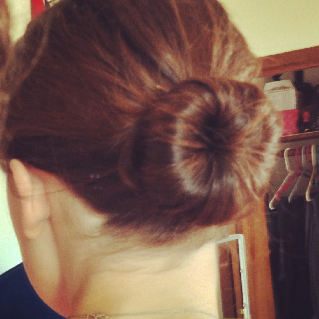 ambicole "Sock Bun" for Short/Layered Hair!
