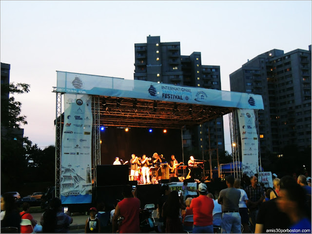 Escenario en el Festival Internacional de Esculturas de Arena de Revere Beach 2017 Escenario en el Festival Internacional de Esculturas de Arena de Revere Beach 2017