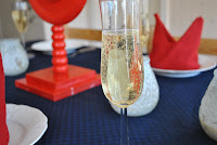 Svensk smörgåstårta och fransk champagne möter brittisk bröllopsyra