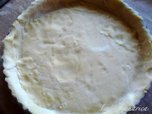 Laka kuharica: Basic sweet or savory pie crust. This basic sweet or savory pie crust is very easy to make.