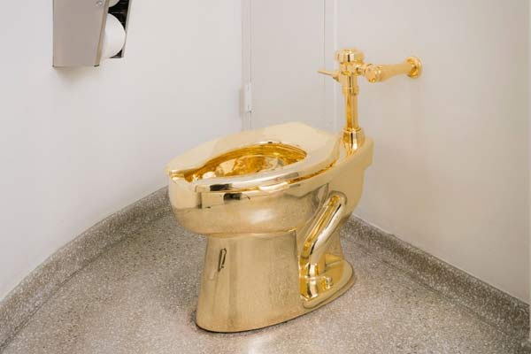 Wah, Toilet Terbuat dari Emas 18 Karat di New York Dibuka untuk Umum