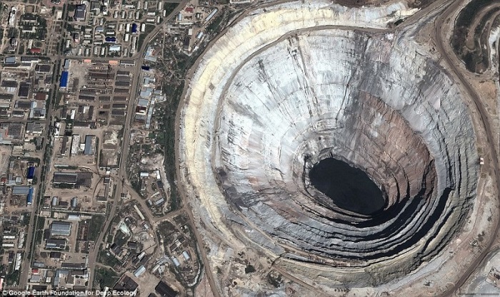 20 Pictures That Prove That Humanity Is In Danger - The Mir Mine in Russia, the largest diamond mine in the world