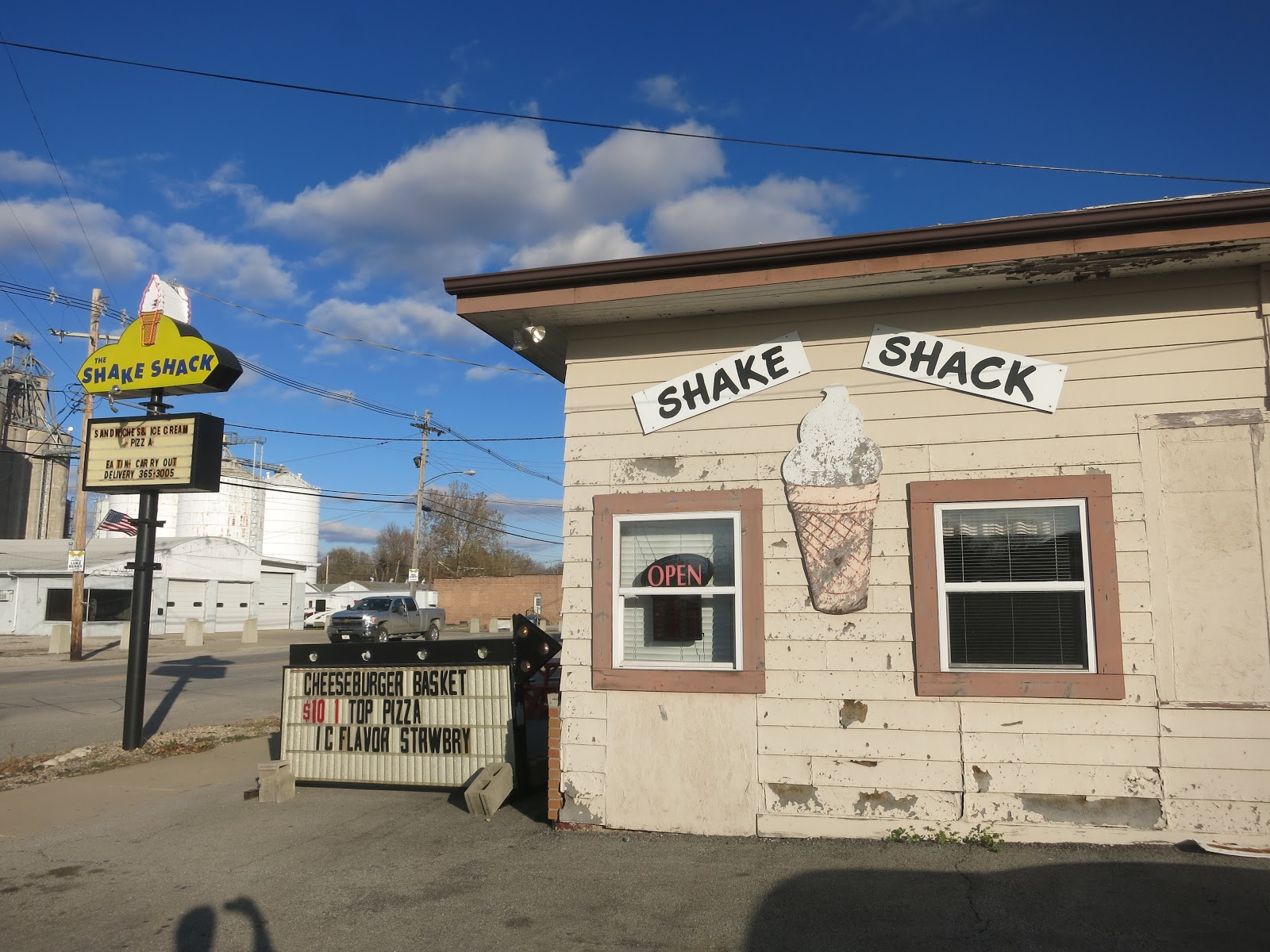 Smokin' Chokin' and Chowing with the King Illinois Summer Stops