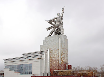Памятник «Рабочий и колхозница»