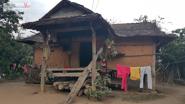 Thăm làng dân tộc Bahnar ở Kontum