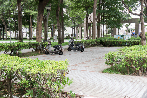 台中南屯|豐富公園|滑板練習場|雙心造景|陽光草坪|兒童遊戲區
