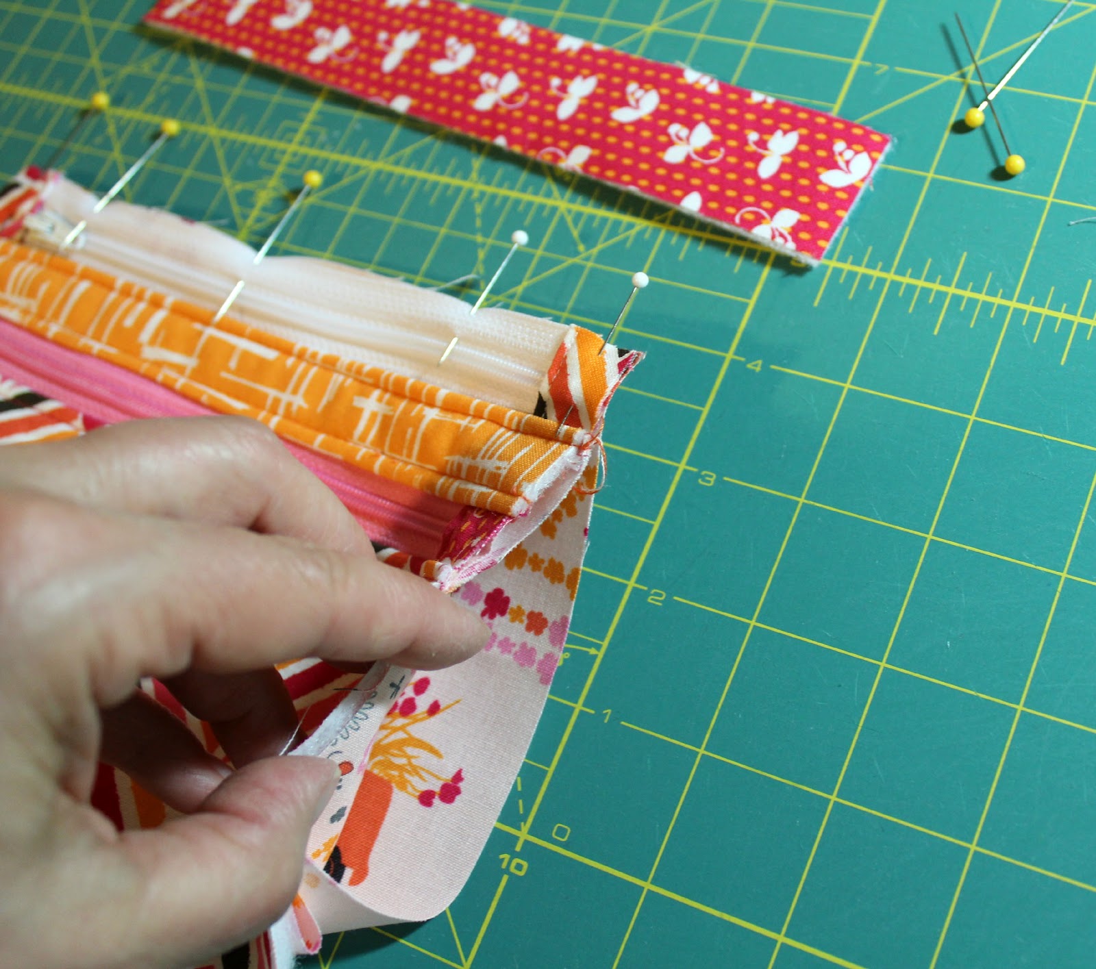 A Quilter's Table TripleZip Pouch A Tutorial