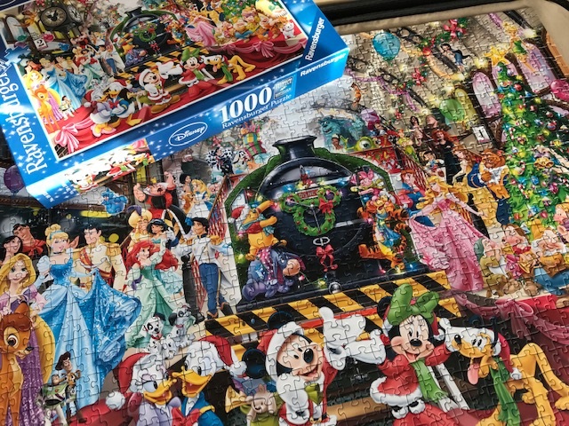 Groot Aankoop Slechthorend Jennifer's Little World blog - Parenting, craft and travel: Review - Disney  Christmas jigsaw puzzle from Ravensburger