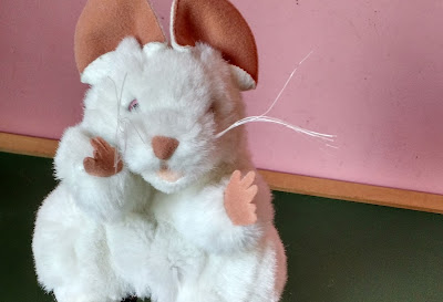 Pelucia / fantoche  bem fofa de ratinho branco da marka Folkmanis - 18cm -   R$ 25,00