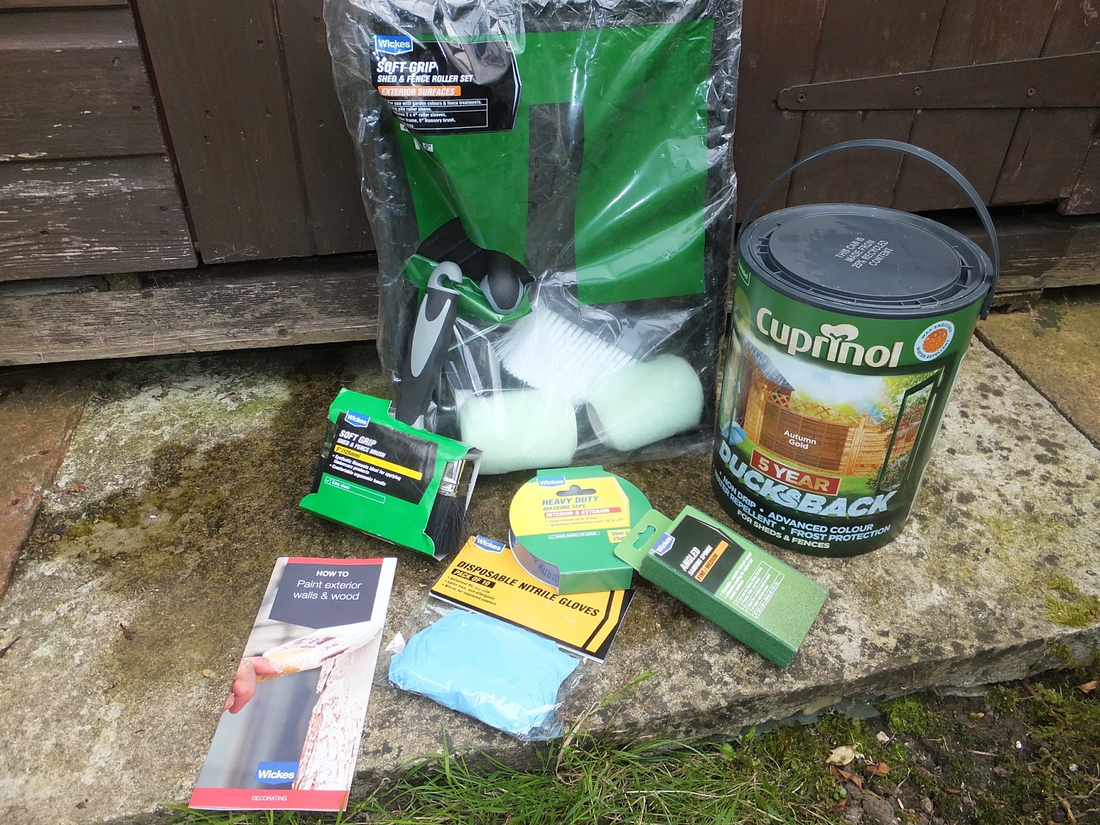 Garden Improvements Paint Your Fence with Wickes