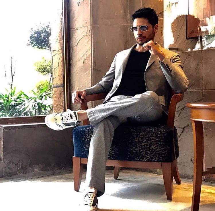 Siddharth Malhotra hot HD Wallpaper and Photo Gallery