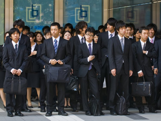 Ujian Pertama Diadakan untuk Orang Asing yang Mencari Visa