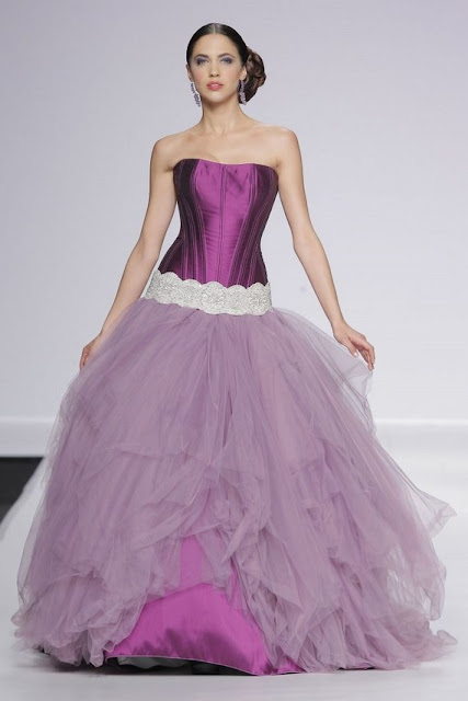 Vestido de novia morado - Foto: www.bezzia.com