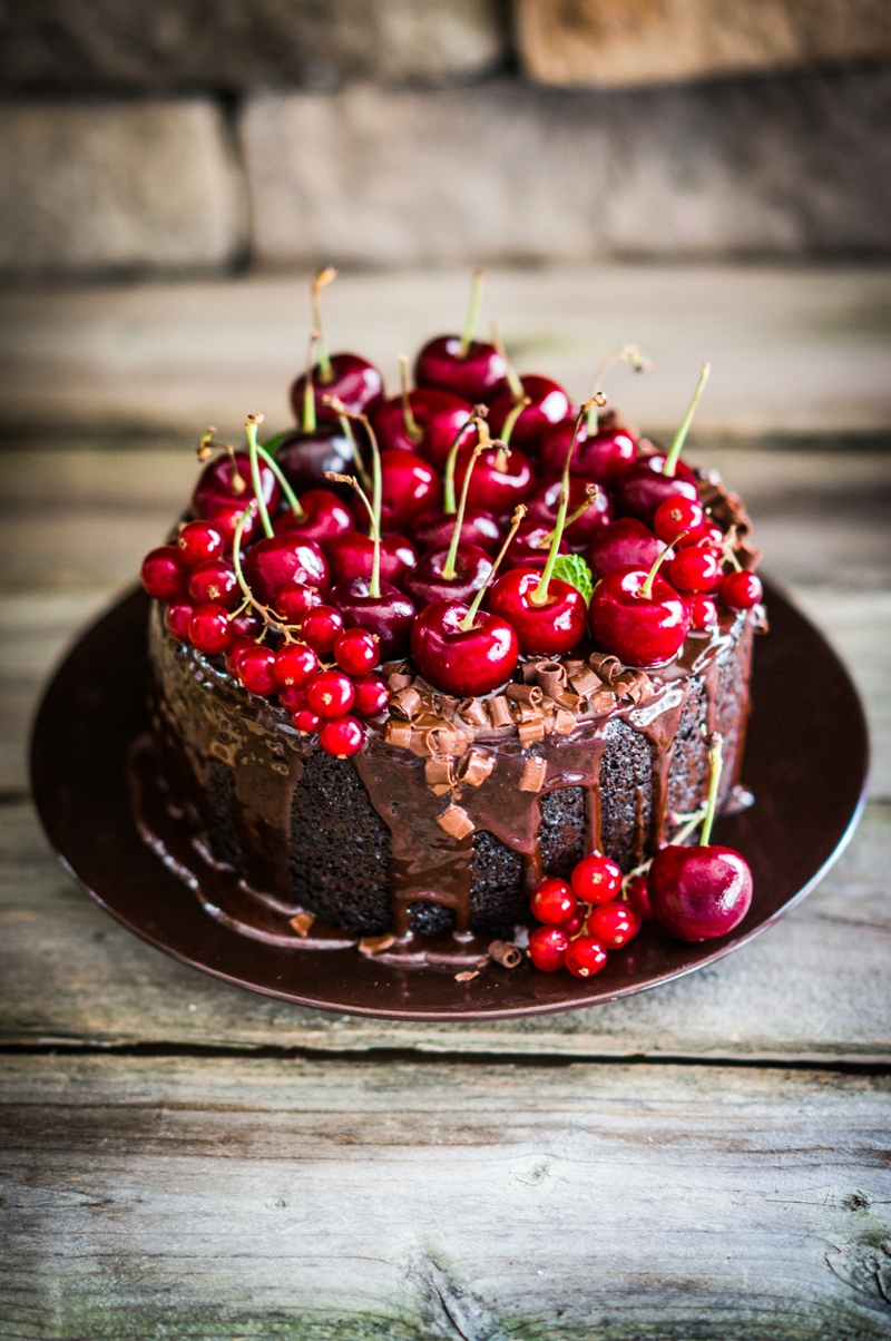Chocolate Cake with Creamy Ganache Recipe - BirdsParty.com