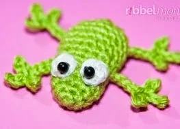 http://translate.google.es/translate?hl=es&sl=nl&tl=es&u=http%3A%2F%2Fribbelmonster.com%2Famigurumi-crochet-small-frog-froggy