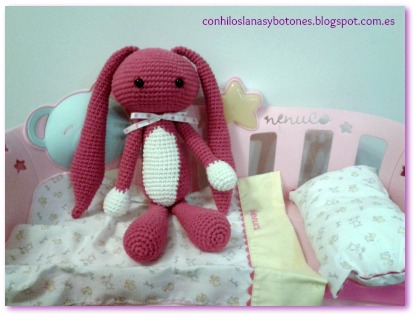 Conhiloslanasybotones - Conejo amigurumi orejas largas con la tripita blanca