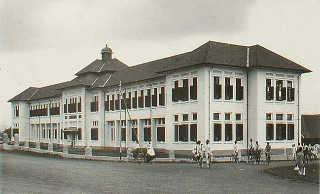 gedung Hoogere Burgerschool te Bandoeng