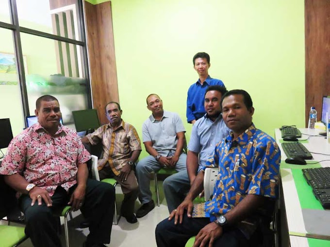 Pelatihan Desain Website Dari Staf Dishubkominfo Kabupaten Supiori Papua