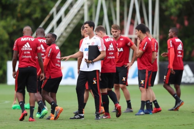 Com garotos na lateral, Flamengo divulga lista de relacionados