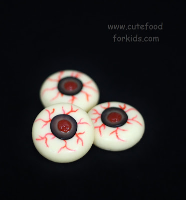 http://www.cutefoodforkids.com/2012/09/healthy-halloween-snack-cheese-eyeballs.html